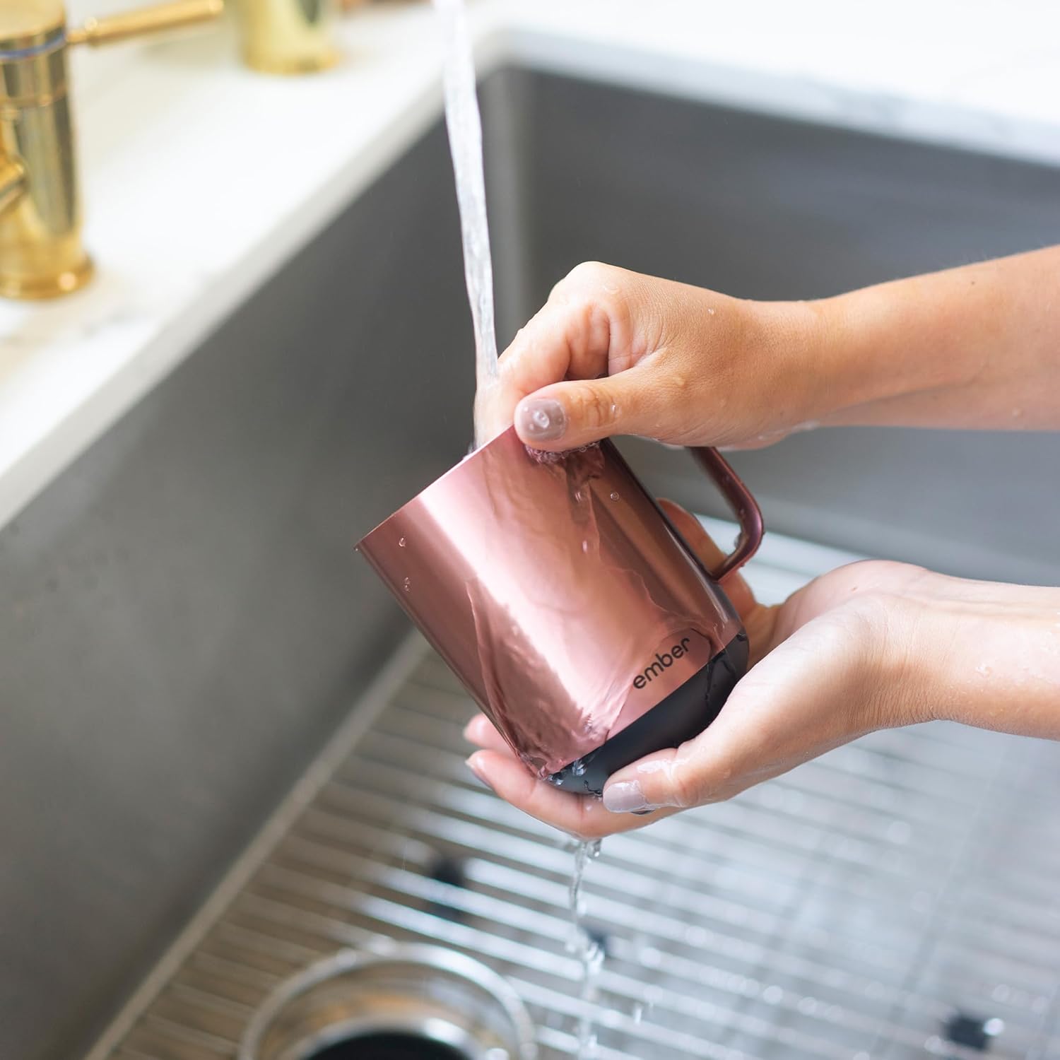Tasse intelligente Ember 295 ml, contrôle température LED, autonomie 1,5 h, rose doré. – Image 5