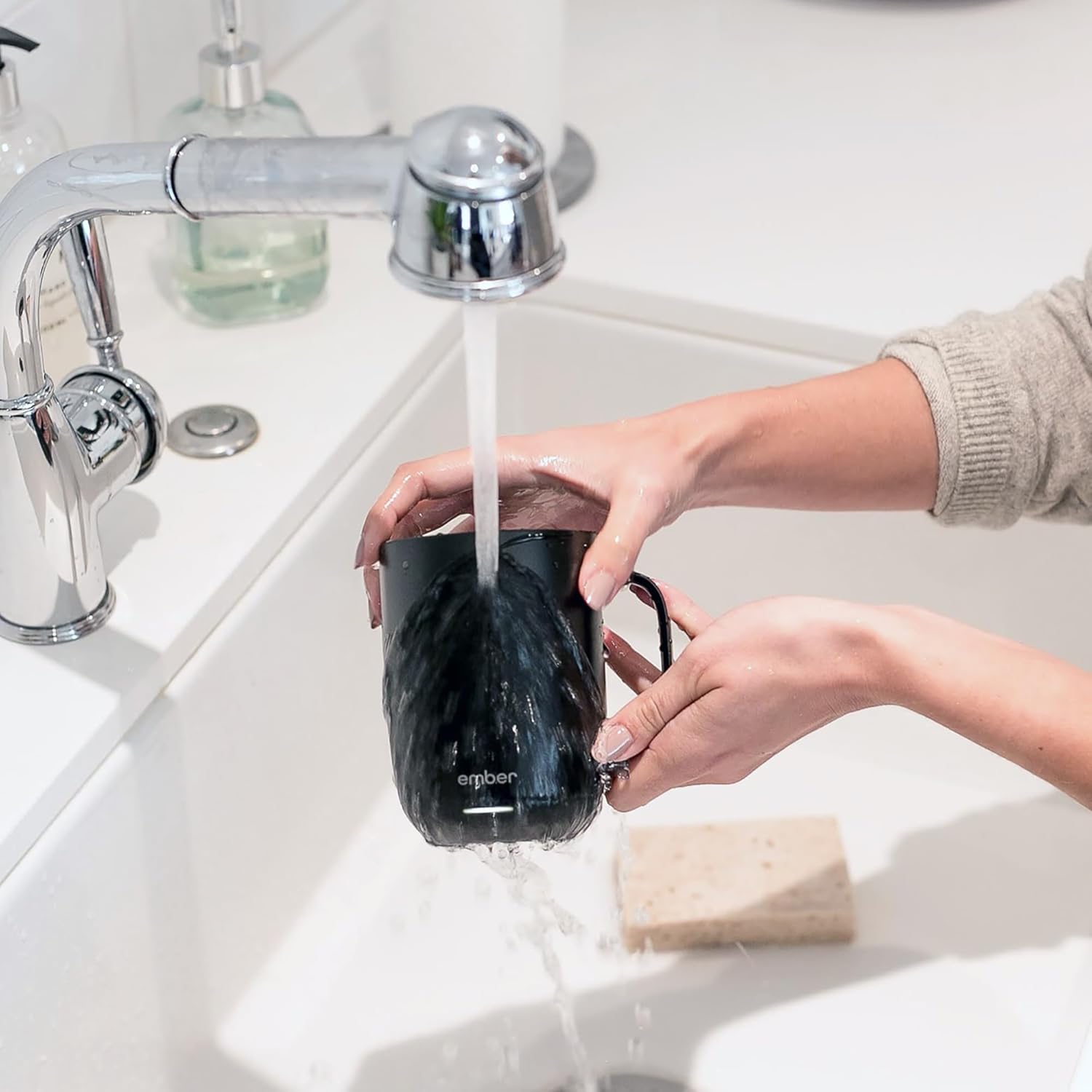 Ember Smart Mug 2 - 414 ml, Contrôle App, Rechargeable, Écran LED, 80 min de Batterie, Design Noir Amélioré – Image 5